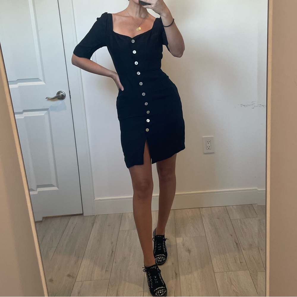 Le fou Wilfred Aritzia Linen Button Up Dress